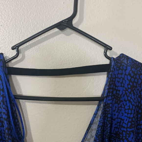 Jennifer Lopez Blue/Black Print Sexy Back Top Size M Used - Picture 4 of 6